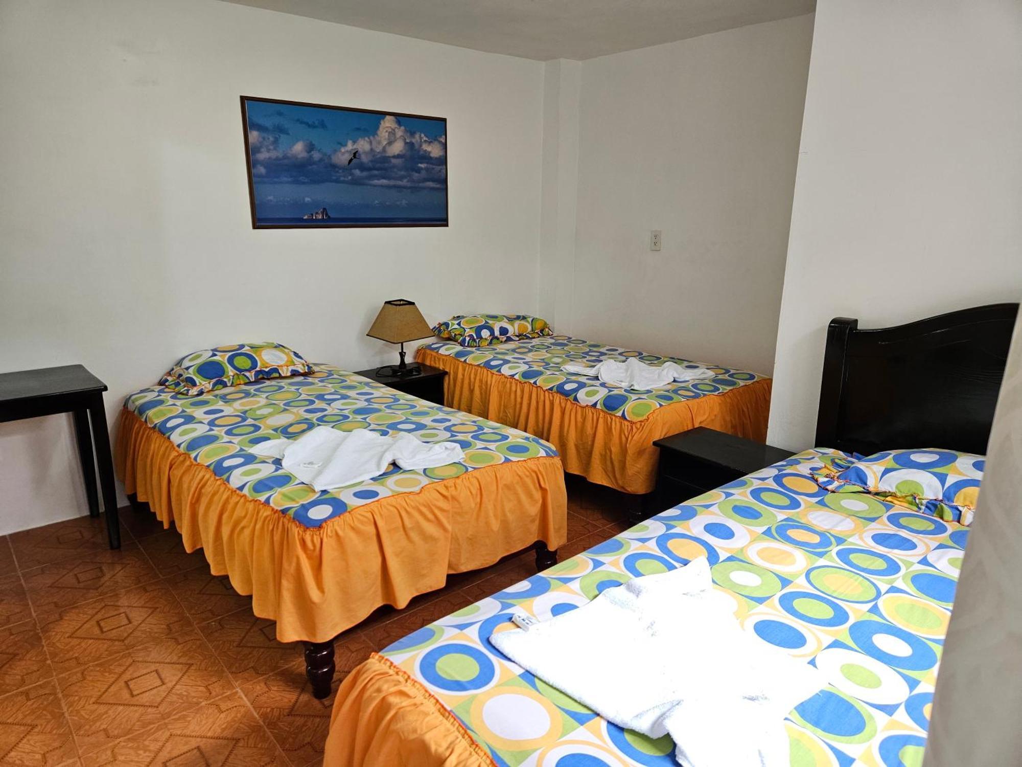 Hotel Hostal Cerro Azul à Puerto Villamil Extérieur photo