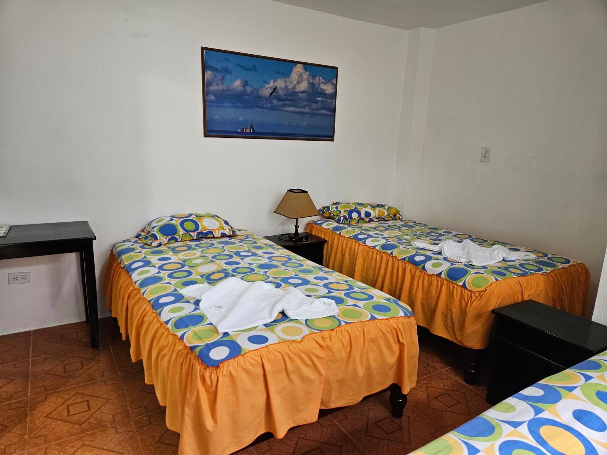 Hotel Hostal Cerro Azul à Puerto Villamil Extérieur photo